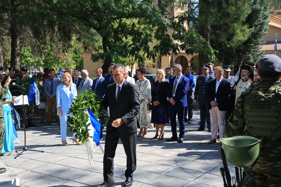 Στιγμιότυπο από τις εκδηλώσεις για την 144η επέτειο απελευθέρωσης της Λάρισας από τον τουρκικό ζυγό.