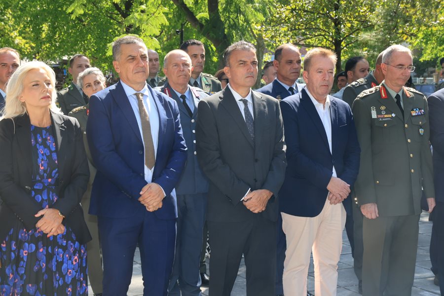 Στιγμιότυπο από τις εκδηλώσεις για την 144η επέτειο απελευθέρωσης της Λάρισας από τον τουρκικό ζυγό.