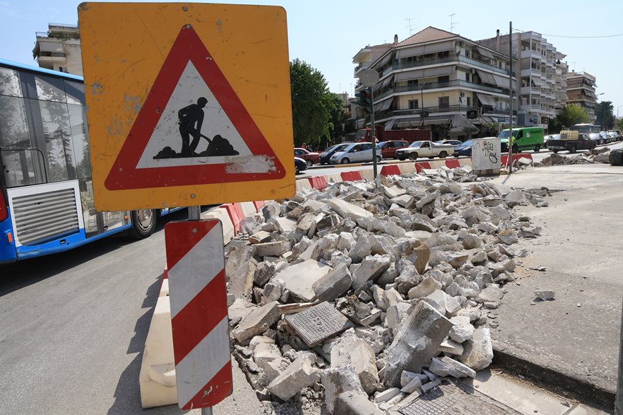 Πλάνο από την εξέλιξη των εργασιών για τον κυκλικό κόμβο σε Παναγούλη-Ηρ.Πολυτεχνείου-Φαρσάλων