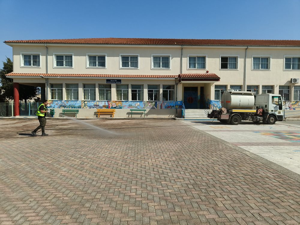 Καθαρισμός σχολικών αυλών