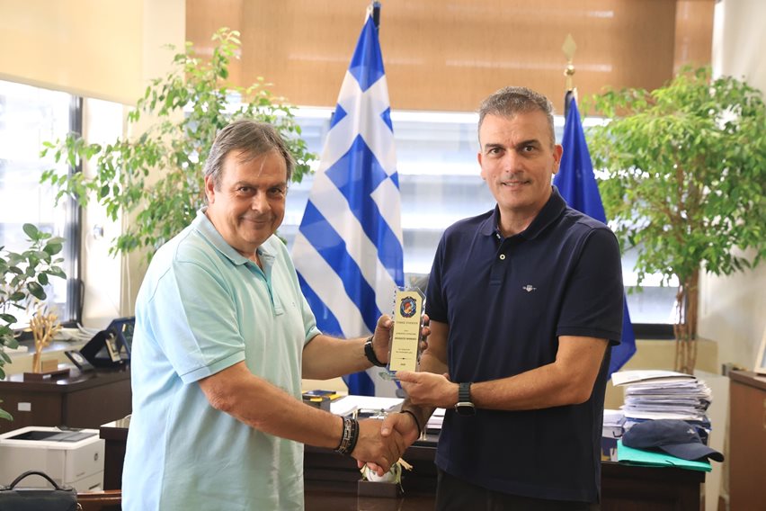 Απονομή τιμητικής πλακέτας στον Δήμαρχο Αθανάσιο Μαμάκο