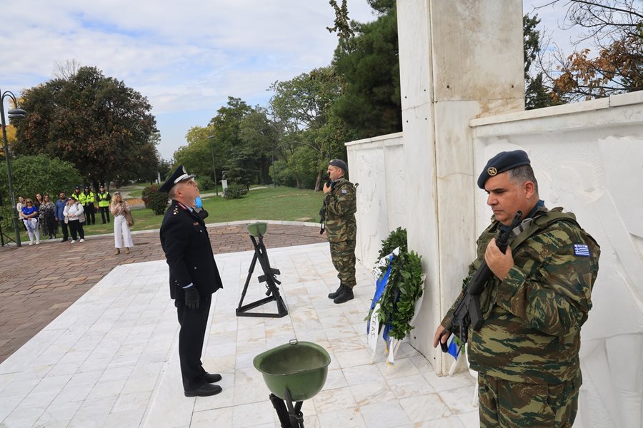 Στιγμιότυπο από τις εκδηλώσεις για την επέτειο απελευθέρωσης της Λάρισας από τη γερμανική κατοχή