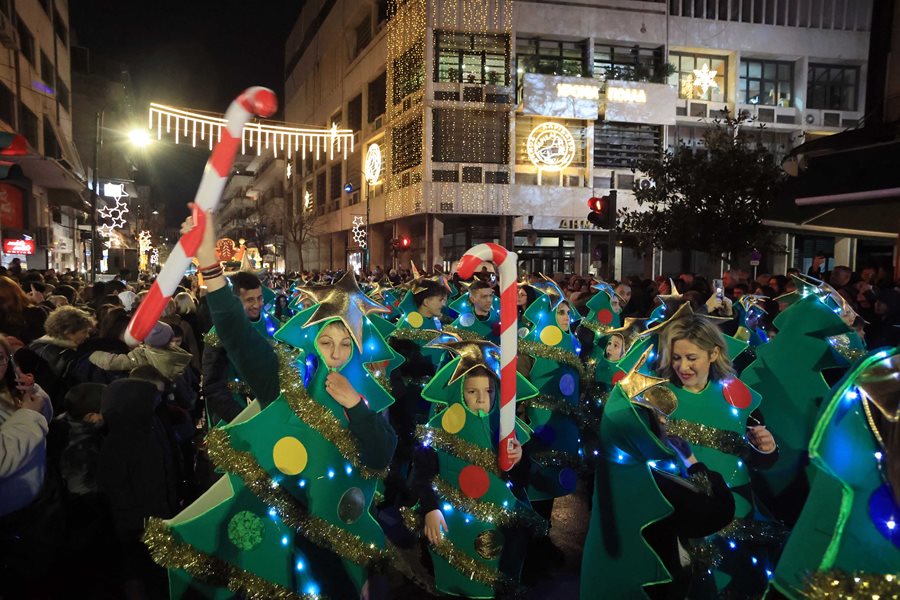 Στιγμιότυπο από την εορταστική παρέλαση του 2024