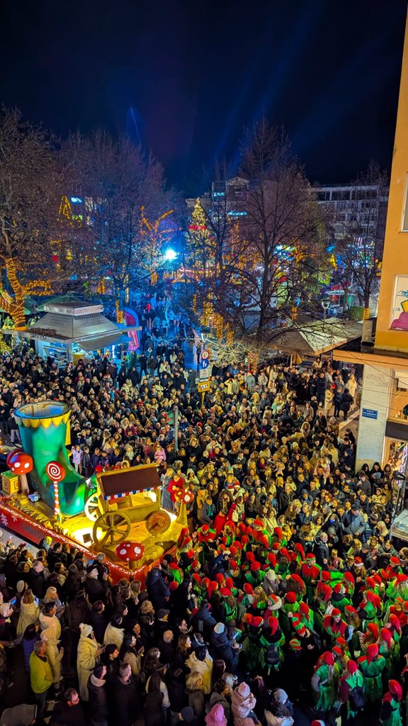 Στιγμιότυπο από την εορταστική παρέλαση Christmas parade 2024