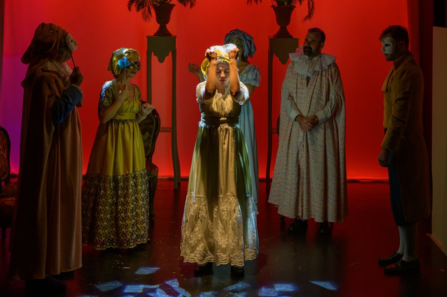 Στιγμιότυπο από την παράσταση Πριγκίπισσα Καράμπου