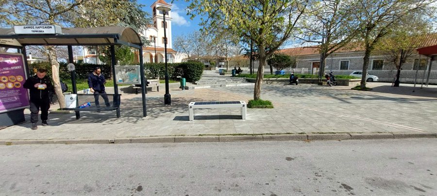 Έξυπνο παγκάκι στην πλατεία Αγ.Αθανασίου στην Τερψιθέα