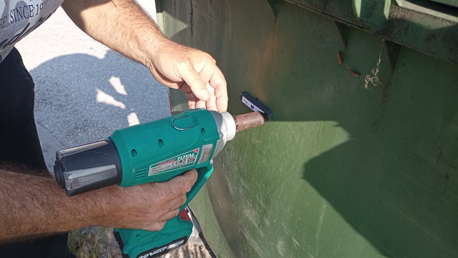 Εγκατάσταση RFIDs σε κάδο απορριμμάτων